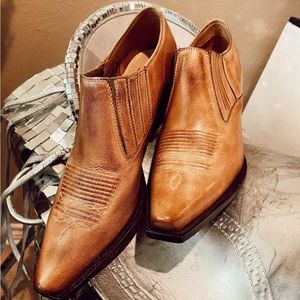 Charlie 1 Horse by Lucchese in Vintage Brown Sz 9